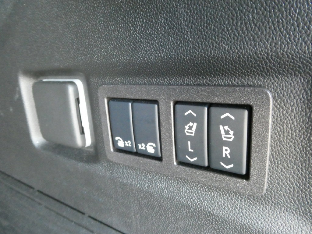 Certified 2024 Chevrolet Tahoe High Country w/ Advanced Technology Package AWD/4WD image 21