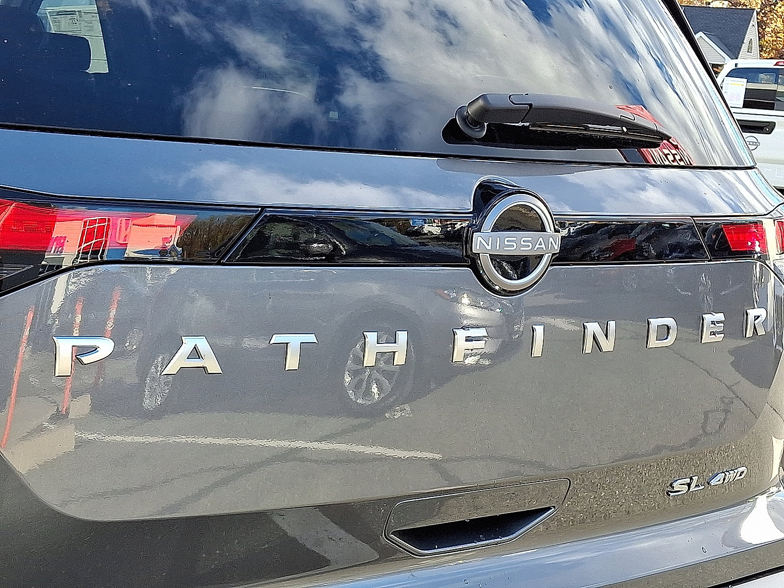 New 2025 Nissan Pathfinder SL image 6