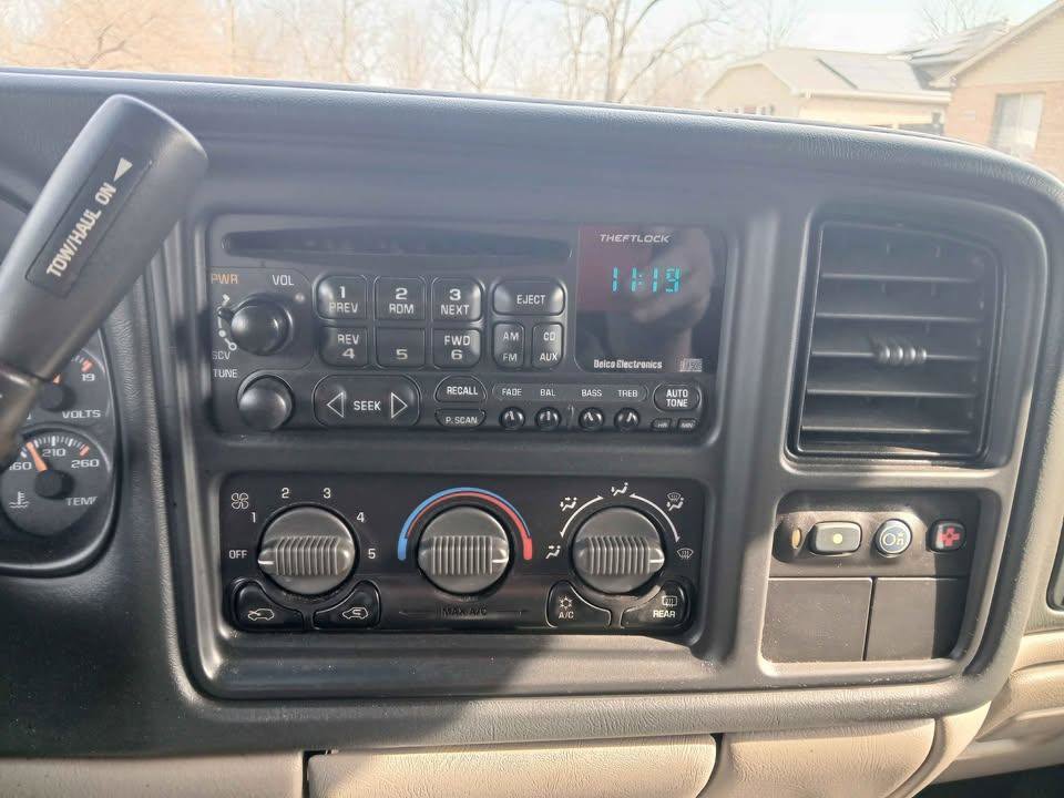 Used 2001 Chevrolet Tahoe LS w/ LS Preferred Equipment Group image 13
