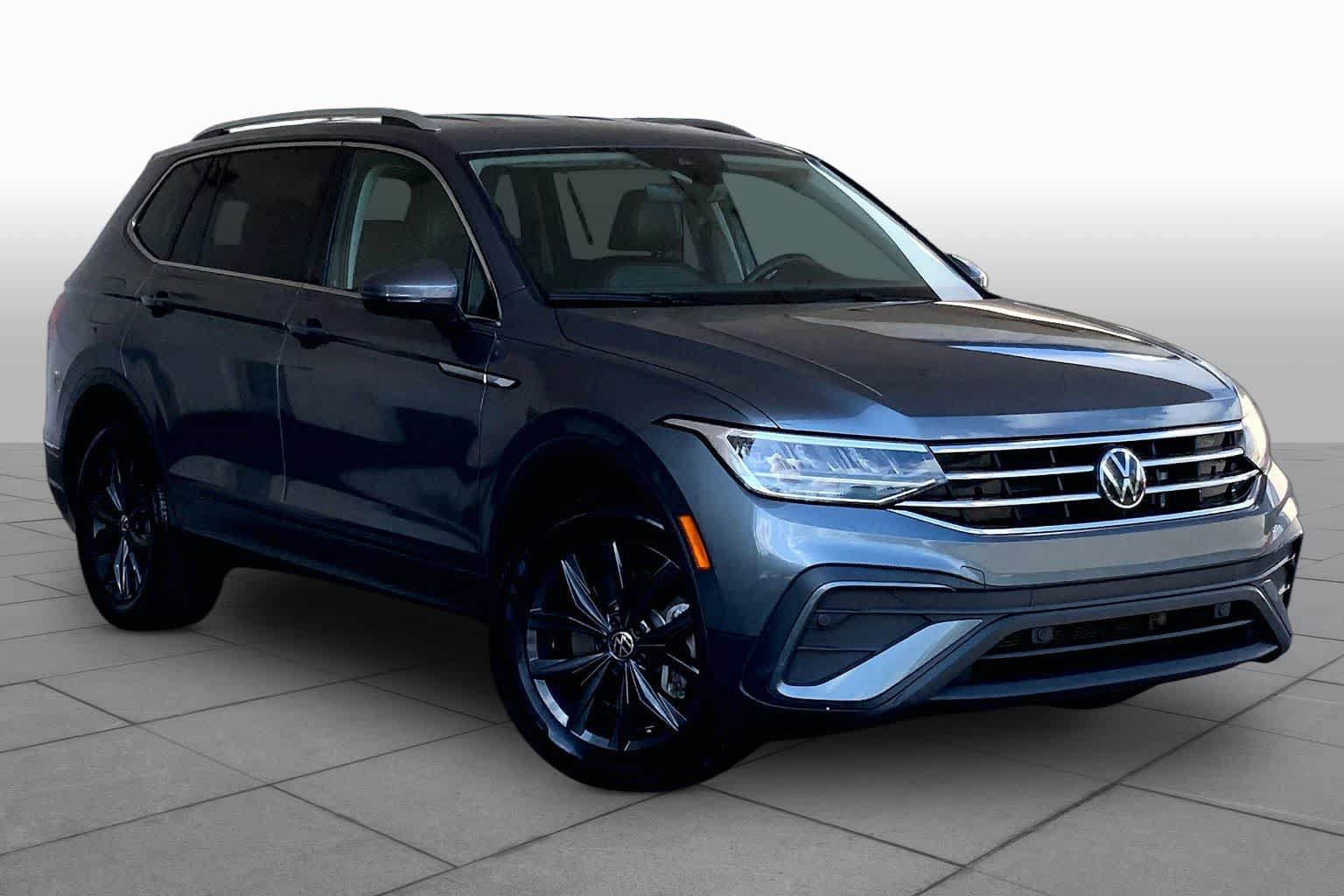 Used 2024 Volkswagen Tiguan SE AWD/4WD image 3