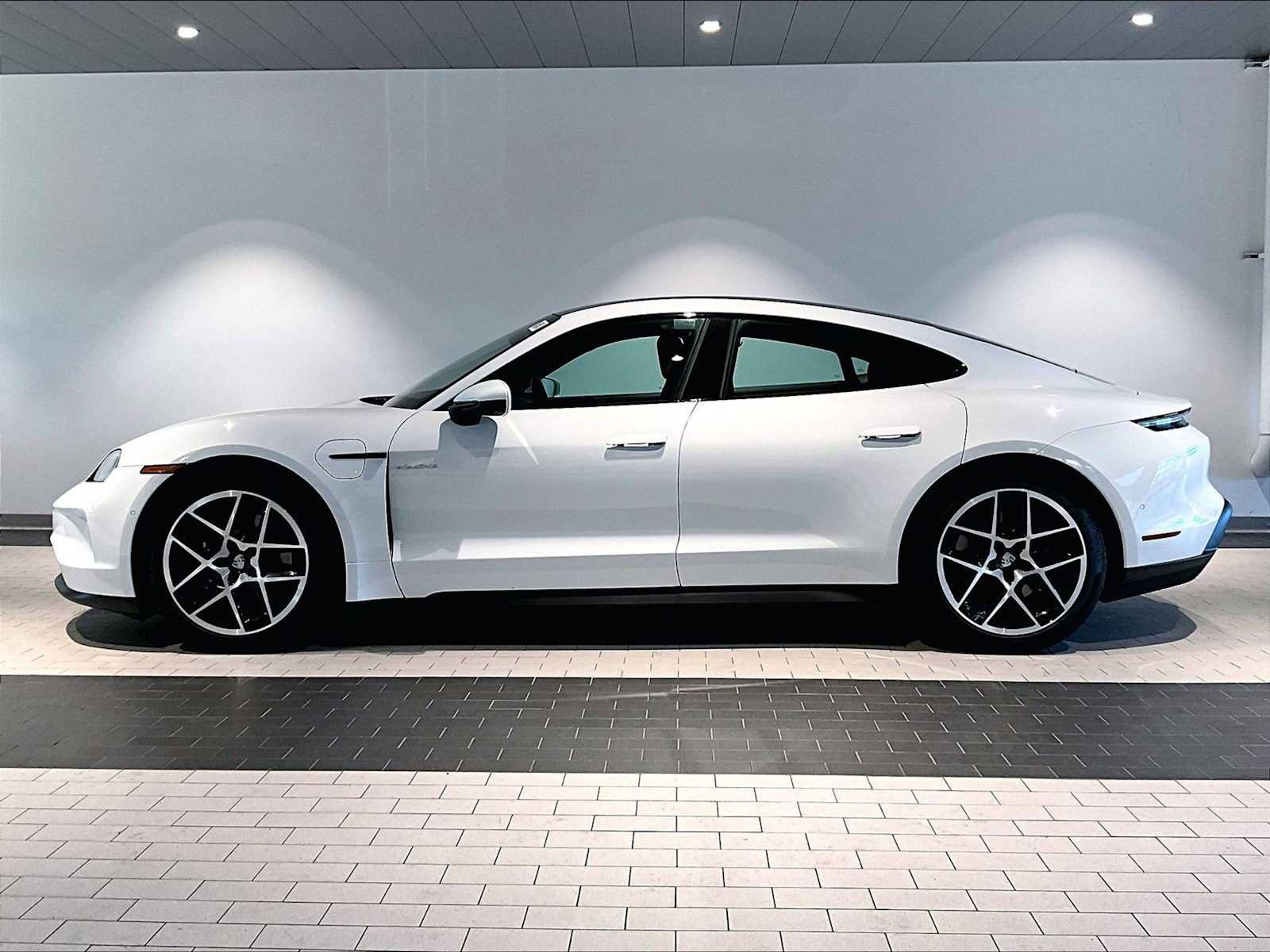 Used 2025 Porsche Taycan image 2