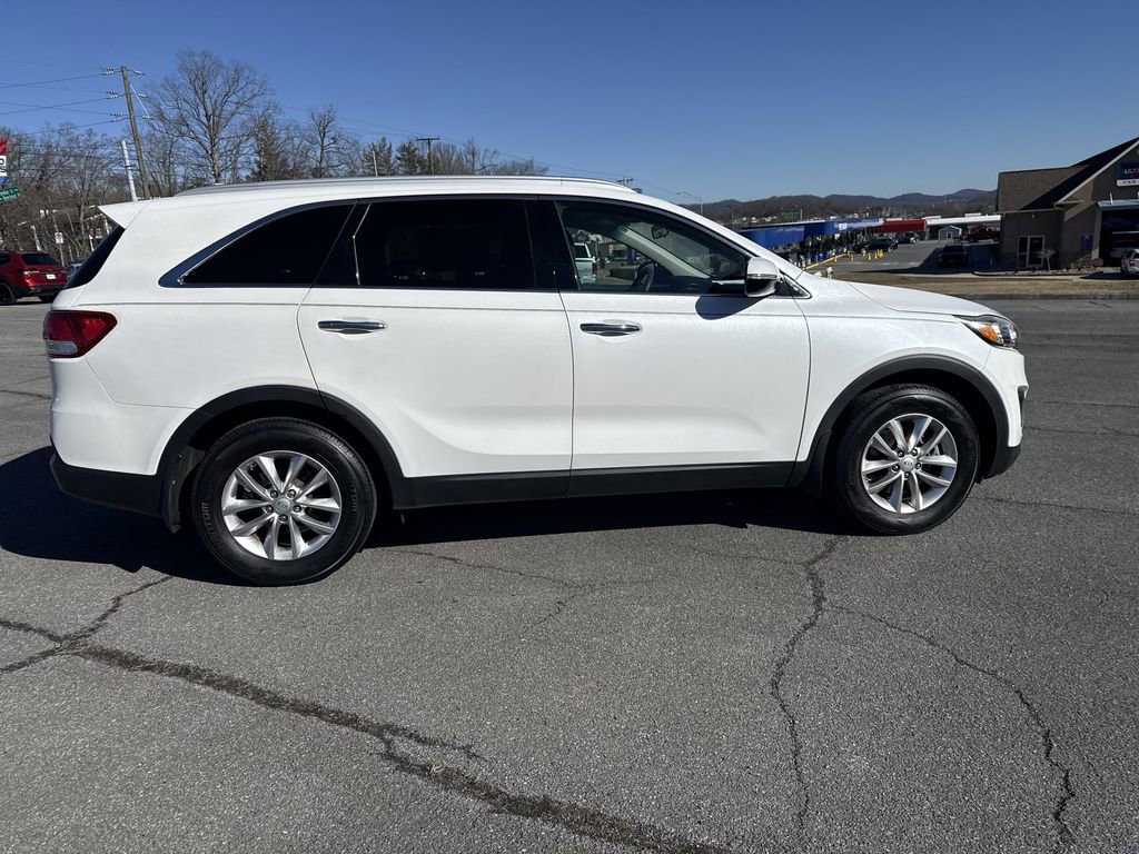 Used 2016 Kia Sorento LX image 4