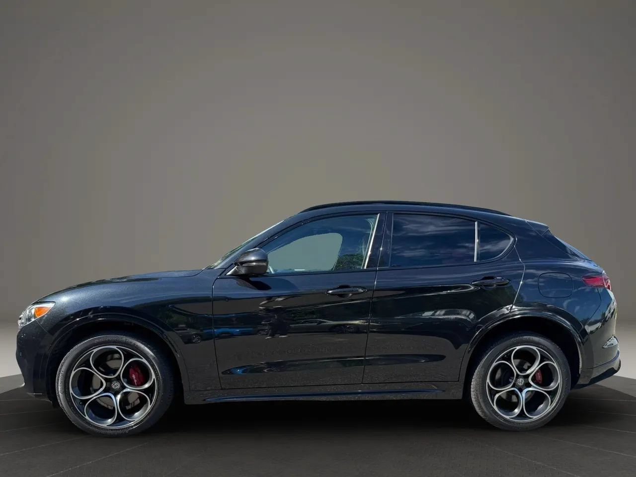 Used 2021 Alfa Romeo Stelvio Ti Sport AWD/4WD image 8