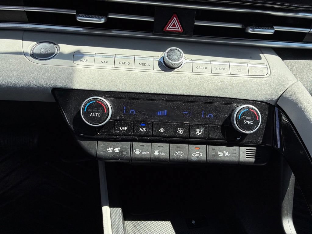 Certified 2024 Hyundai Elantra Limited FWD image 36
