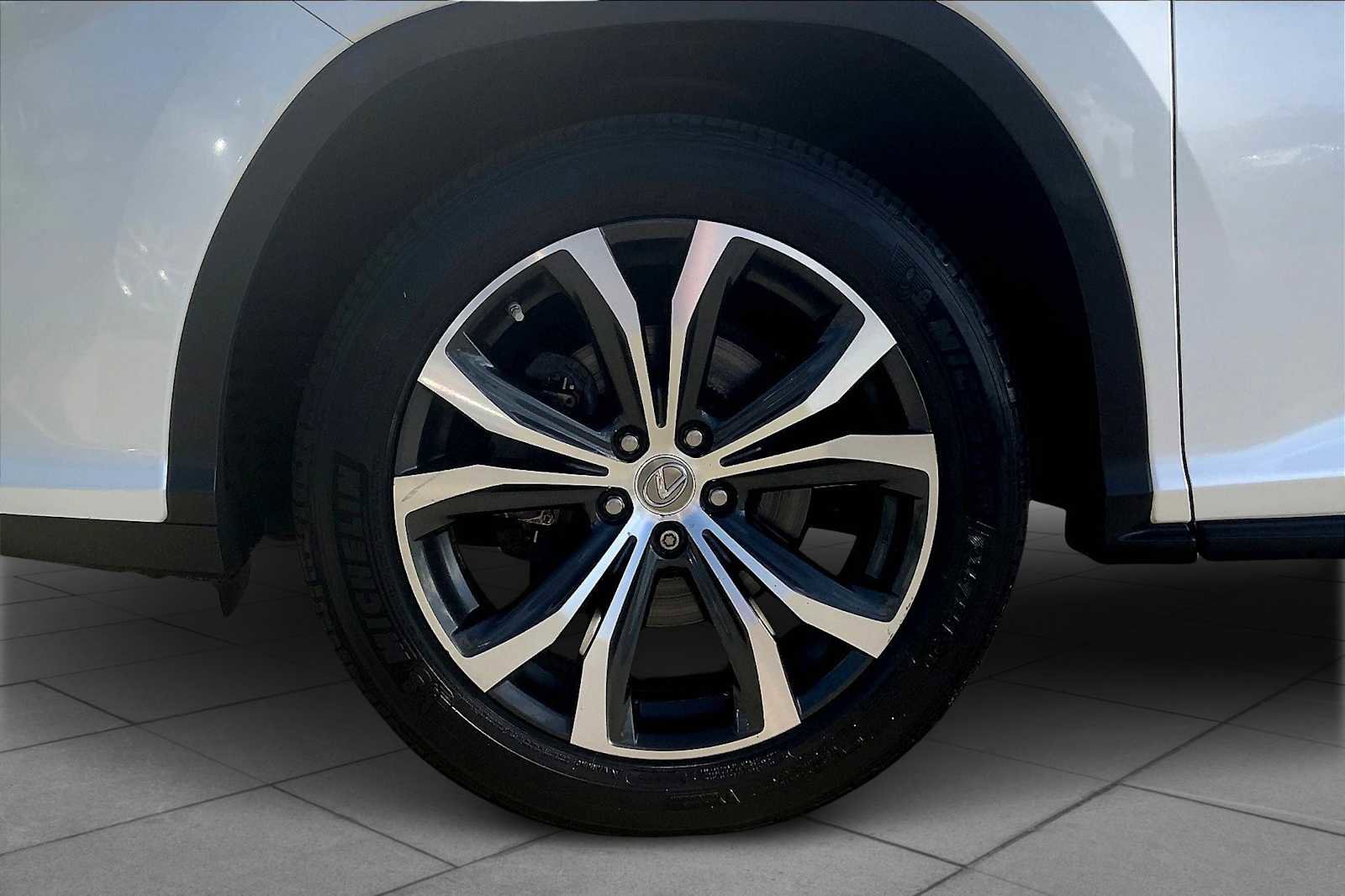 Used 2017 Lexus RX 450h AWD image 10