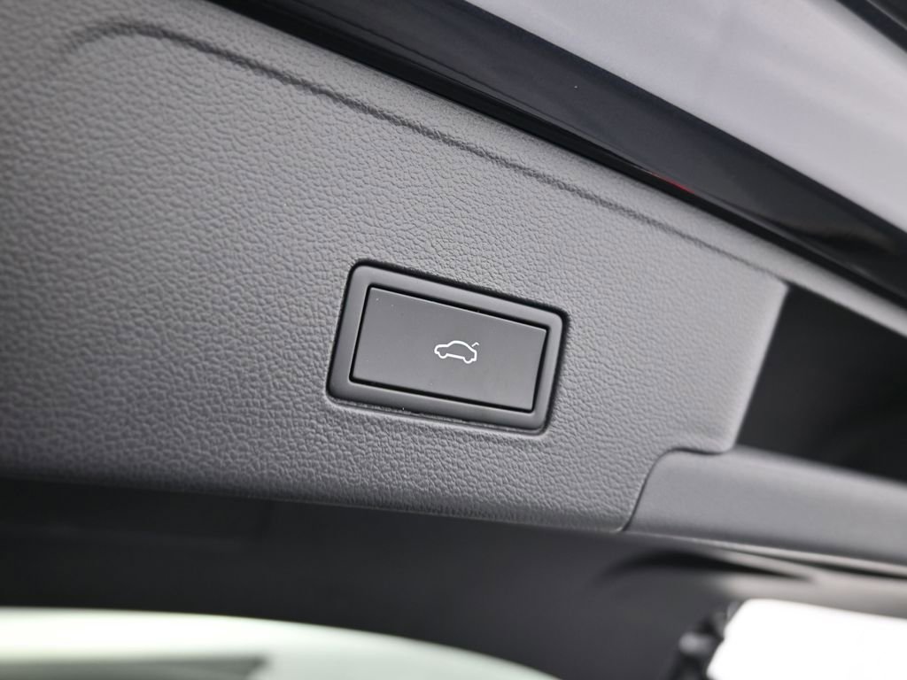 Used 2024 Volkswagen Atlas Cross Sport SE image 40