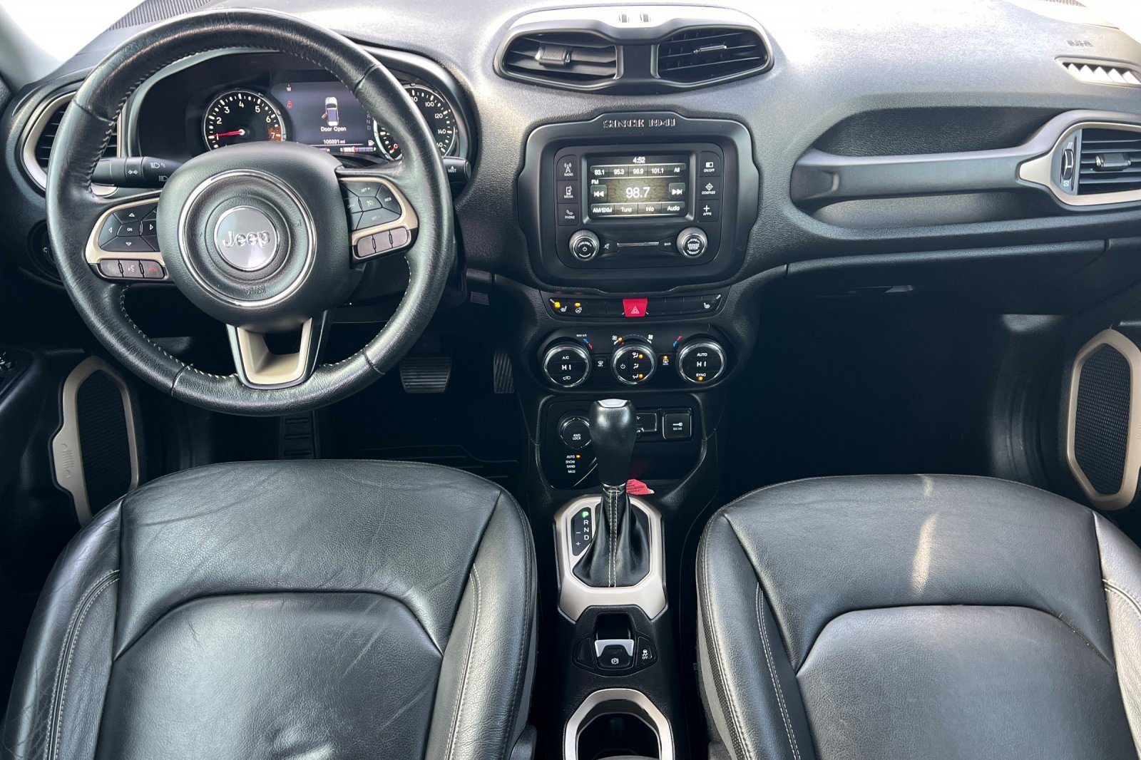 Used 2016 Jeep Renegade Limited image 10