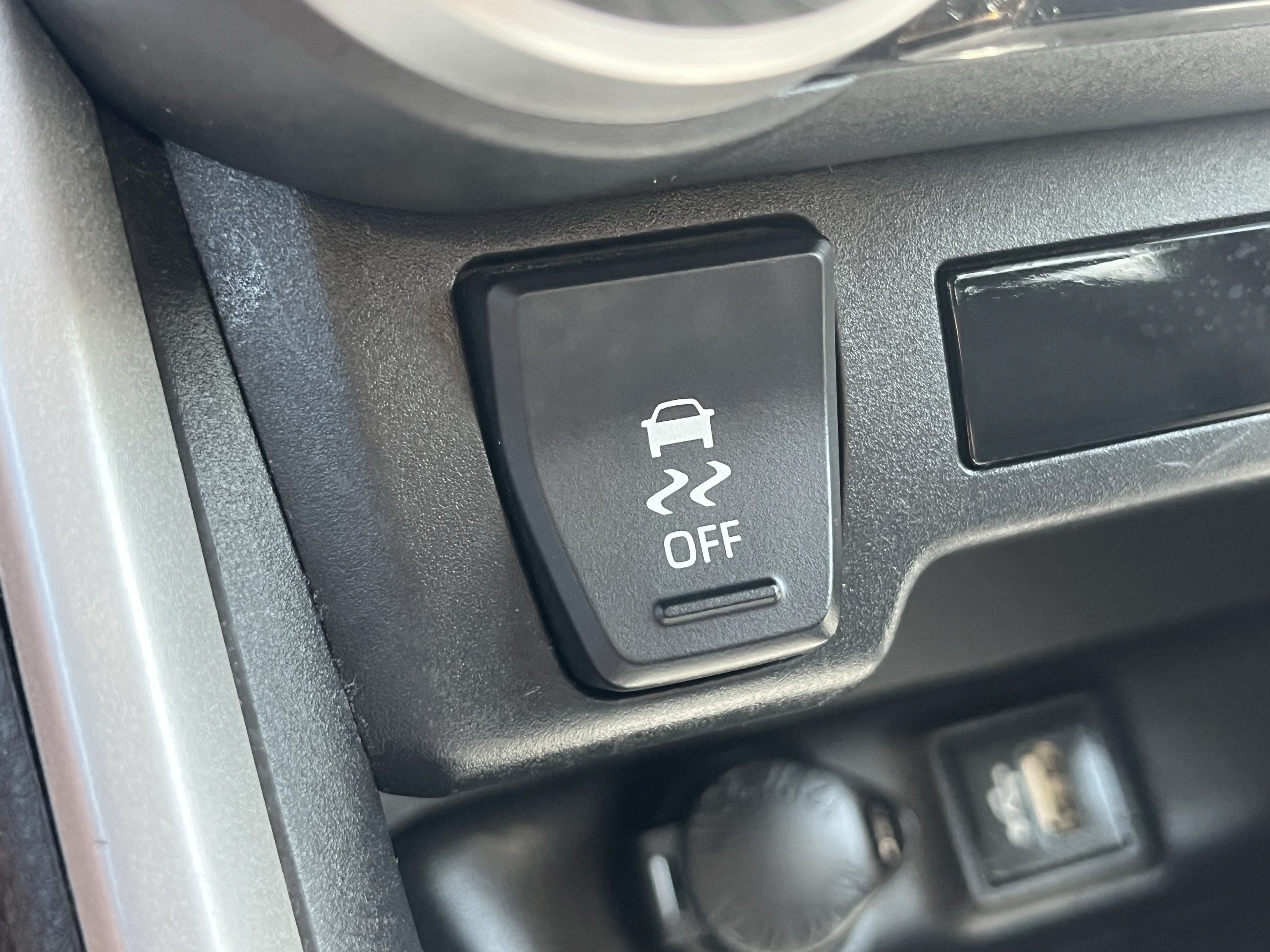 Used 2024 Toyota RAV4 XLE FWD image 22