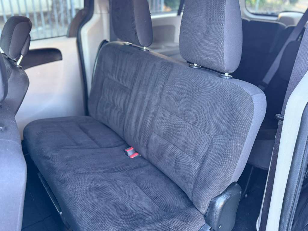 Used 2019 Dodge Grand Caravan SE FWD image 23