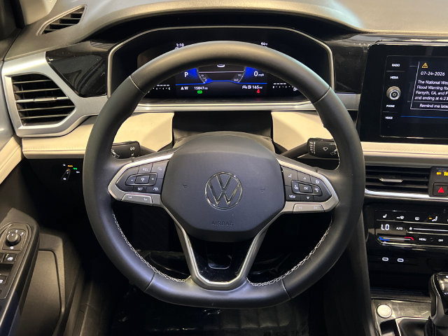 Certified 2025 Volkswagen Taos SE FWD image 19