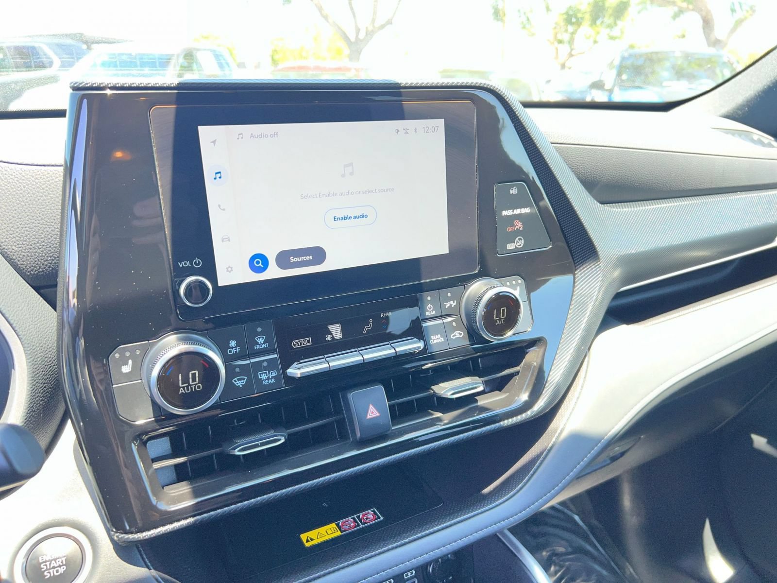 Used 2025 Toyota Highlander XSE AWD/4WD image 17