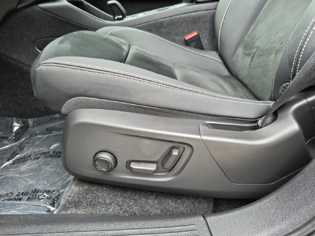 Certified 2024 Volvo XC40 Recharge Ultimate w/ Protection Package Premier RWD image 14