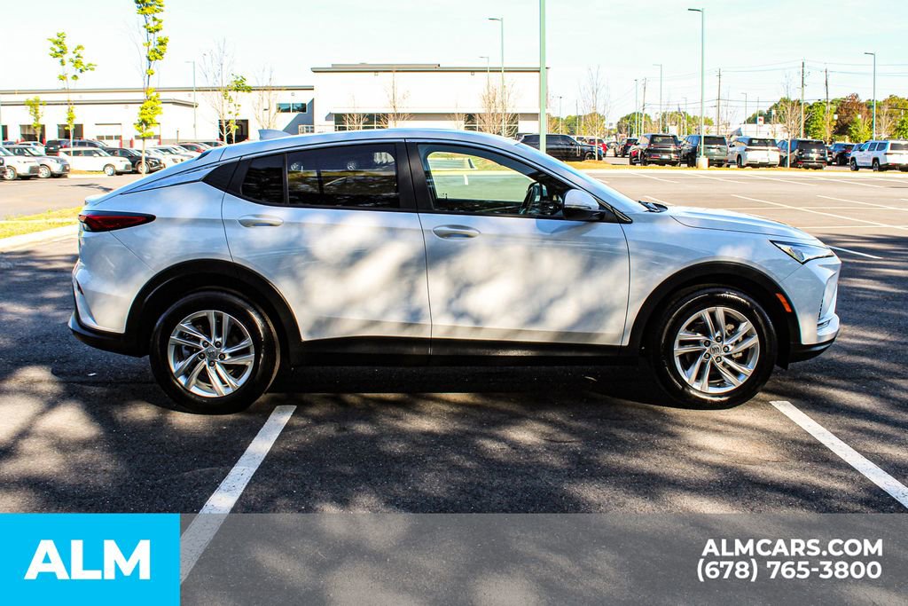 Used 2025 Buick Envista Preferred image 9