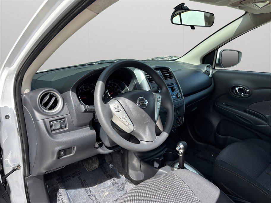 Used 2016 Nissan Versa SV FWD image 6