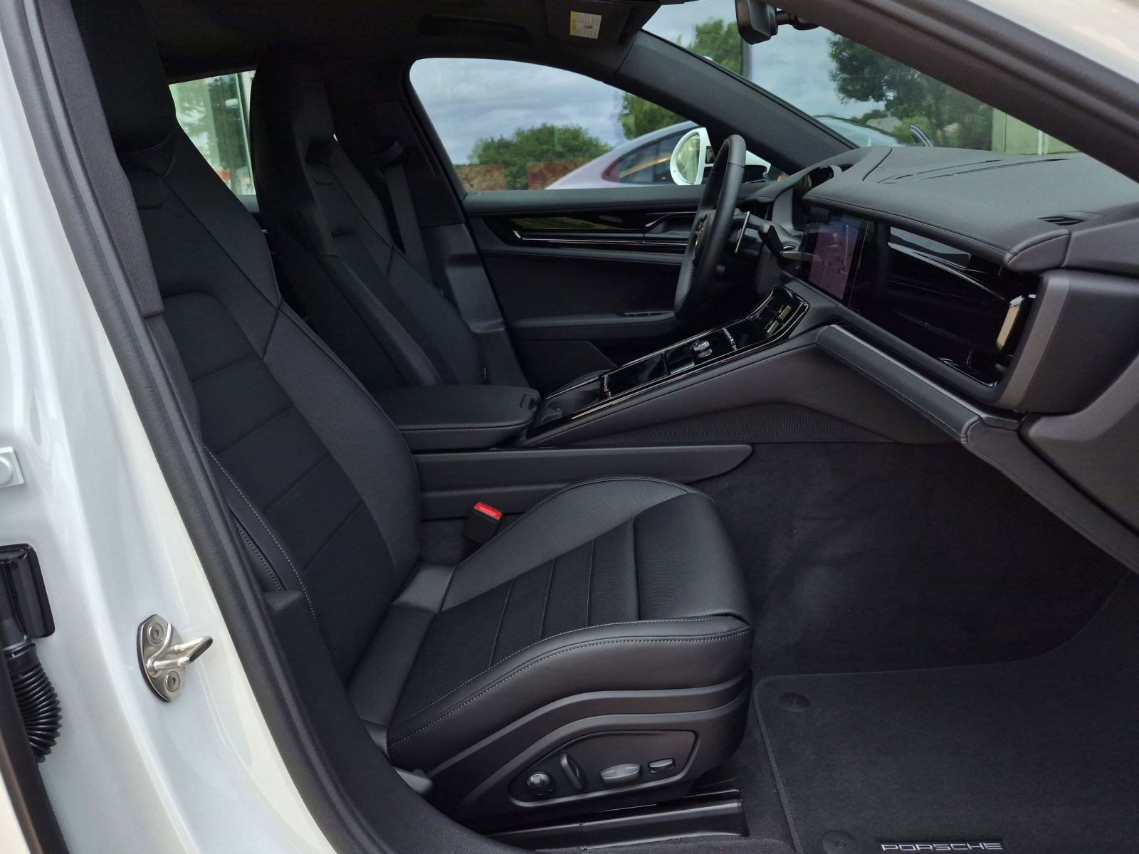 New 2026 Porsche Panamera image 23
