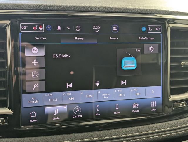 Used 2023 Chrysler Pacifica Limited image 21