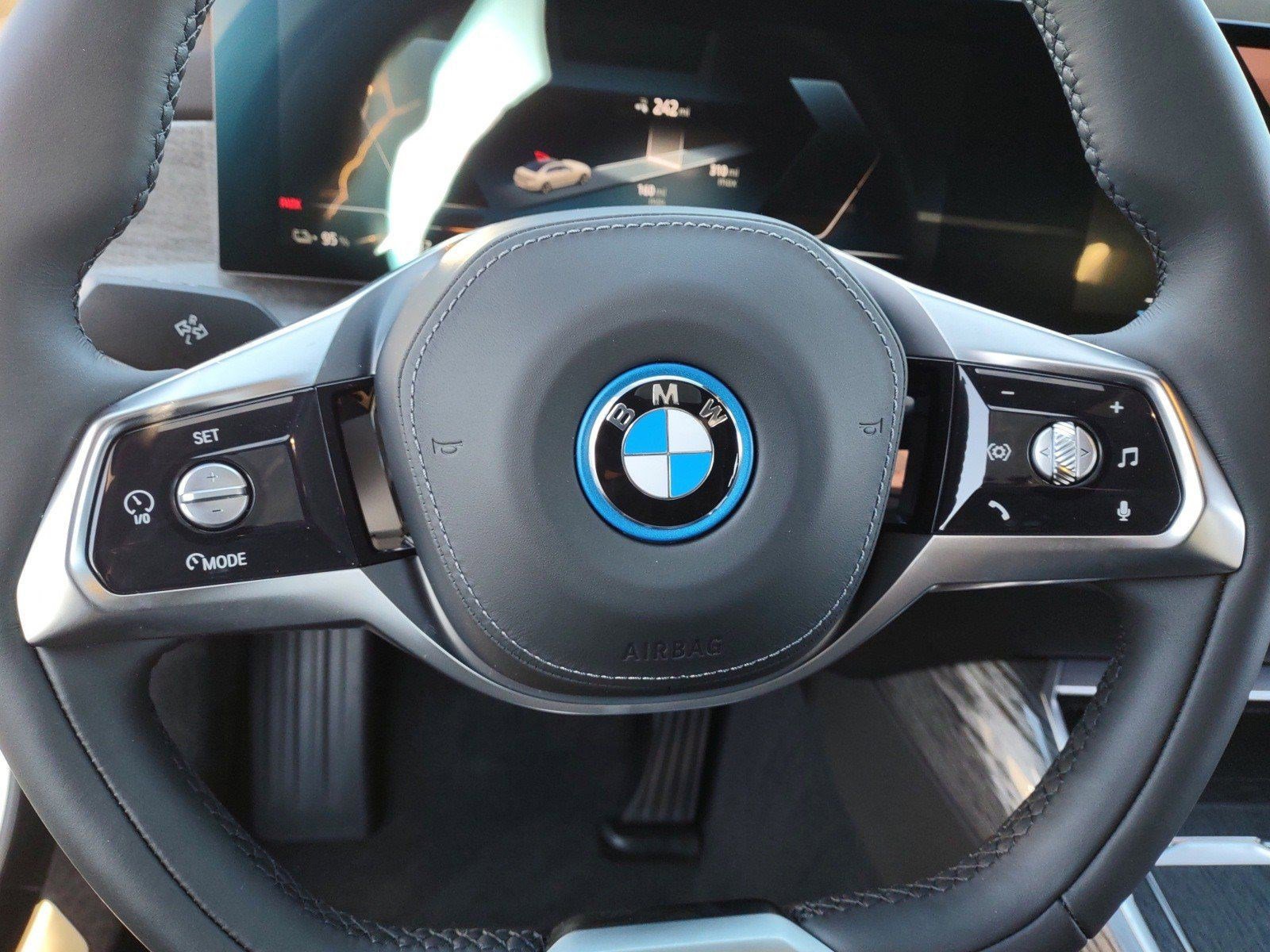 Used 2024 BMW i7 eDrive50 image 14