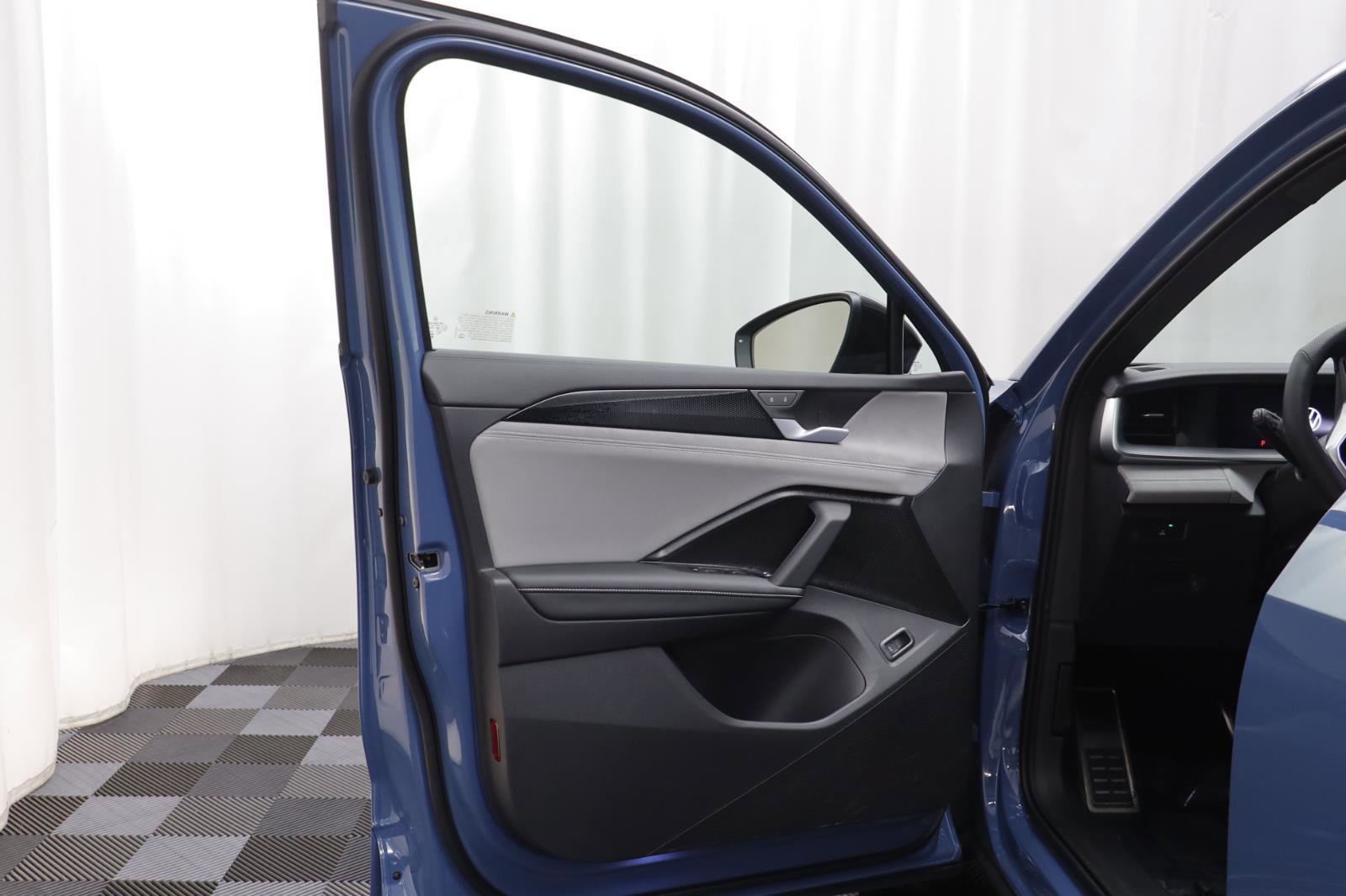 New 2026 Volkswagen Tiguan SE R-Line image 4