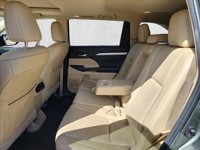 Used 2014 Toyota Highlander XLE FWD image 10