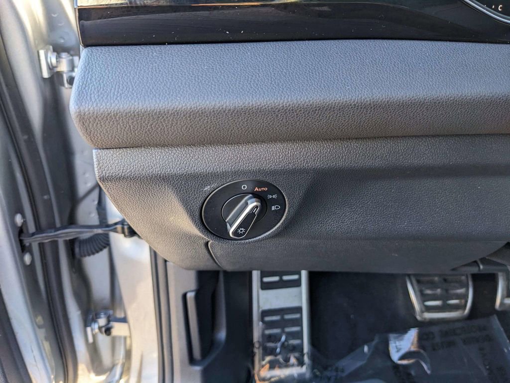 Certified 2025 Volkswagen Jetta Sport image 22