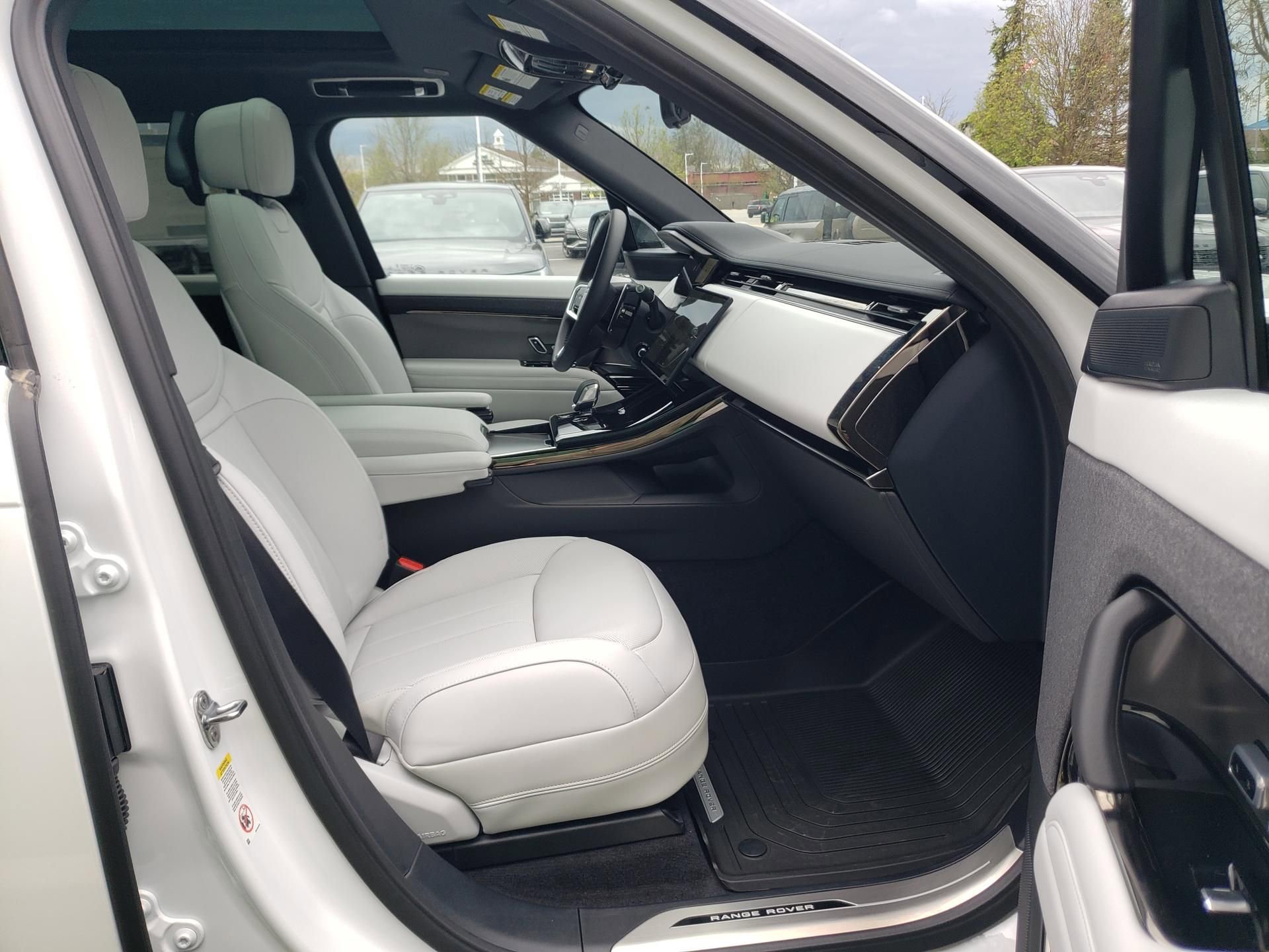 New 2026 Land Rover Range Rover Sport SE AWD/4WD image 17