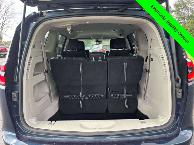 Used 2023 Chrysler Pacifica Touring-L FWD image 36