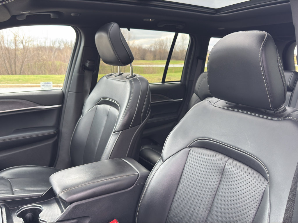 Used 2024 Jeep Grand Cherokee Limited w/ Luxury Tech Group II AWD/4WD image 16