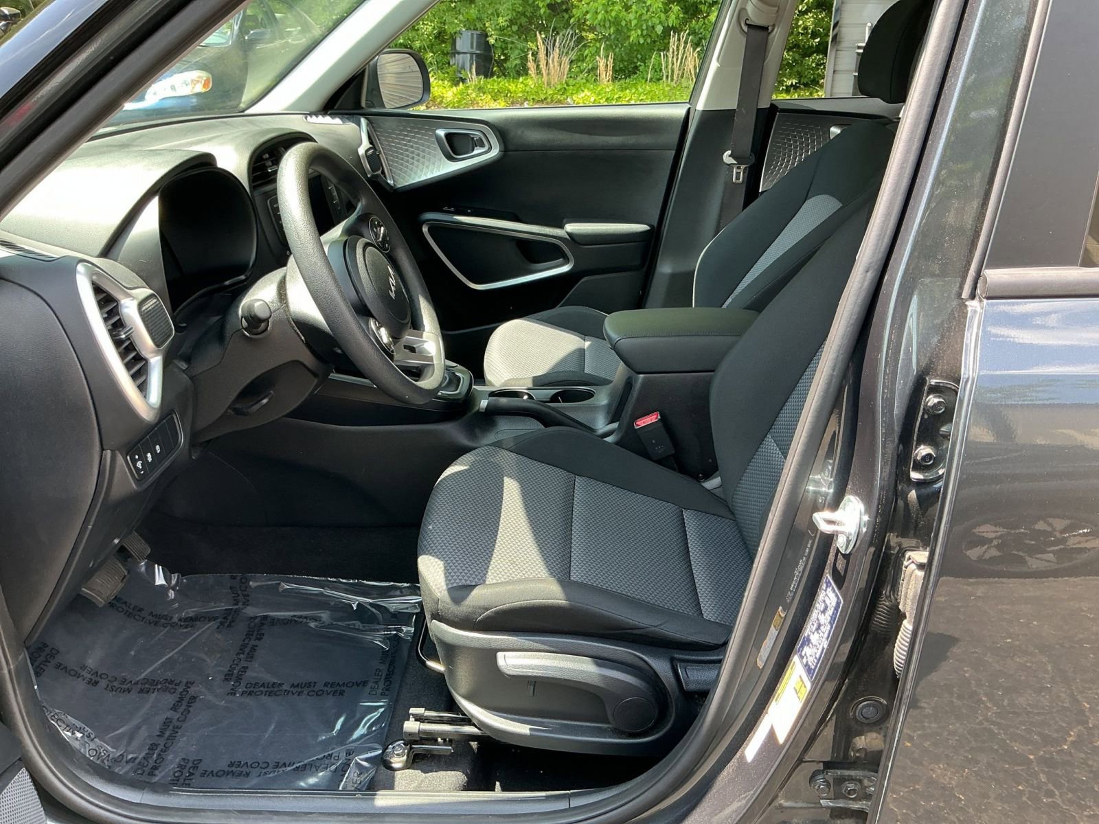 Used 2025 Kia Soul LX w/ LX Technology Package FWD image 22