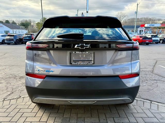 Used 2022 Chevrolet Bolt EUV LT w/ Convenience Package image 9
