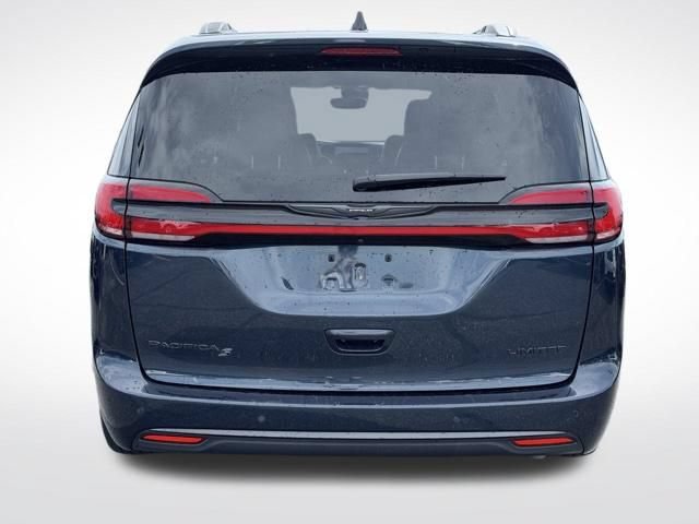 Used 2025 Chrysler Pacifica Limited FWD image 7