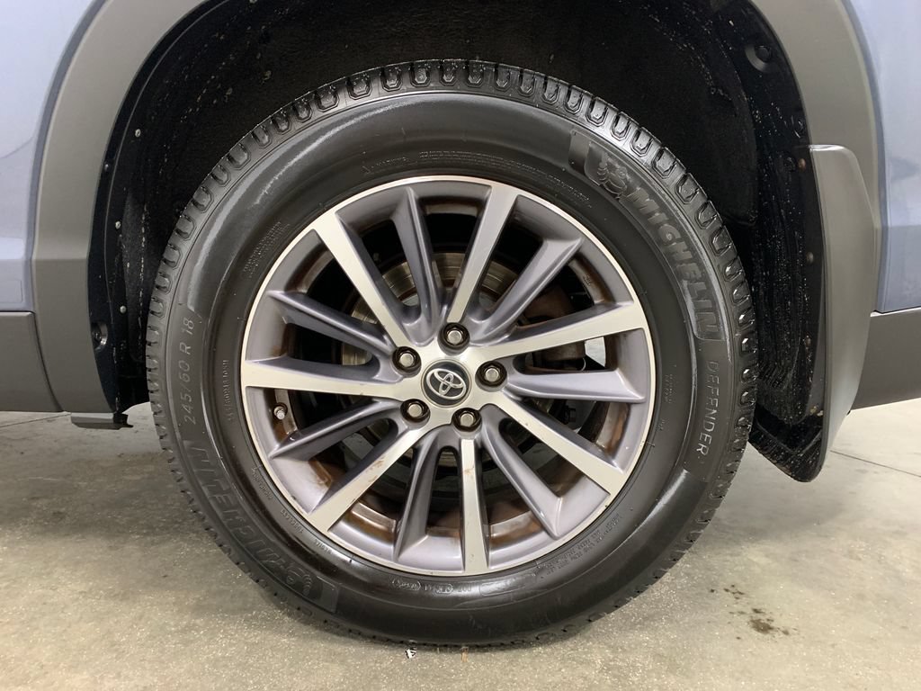 Used 2019 Toyota Highlander XLE AWD/4WD image 4