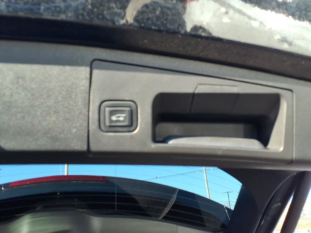 Certified 2023 Cadillac XT4 Luxury w/ Cold Weather Package image 15