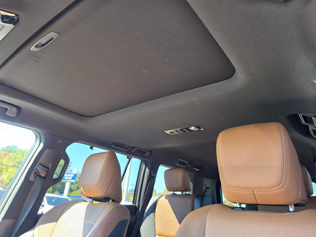 Used 2025 Lexus GX 550 w/ Accessory Package (Z1) AWD/4WD image 32