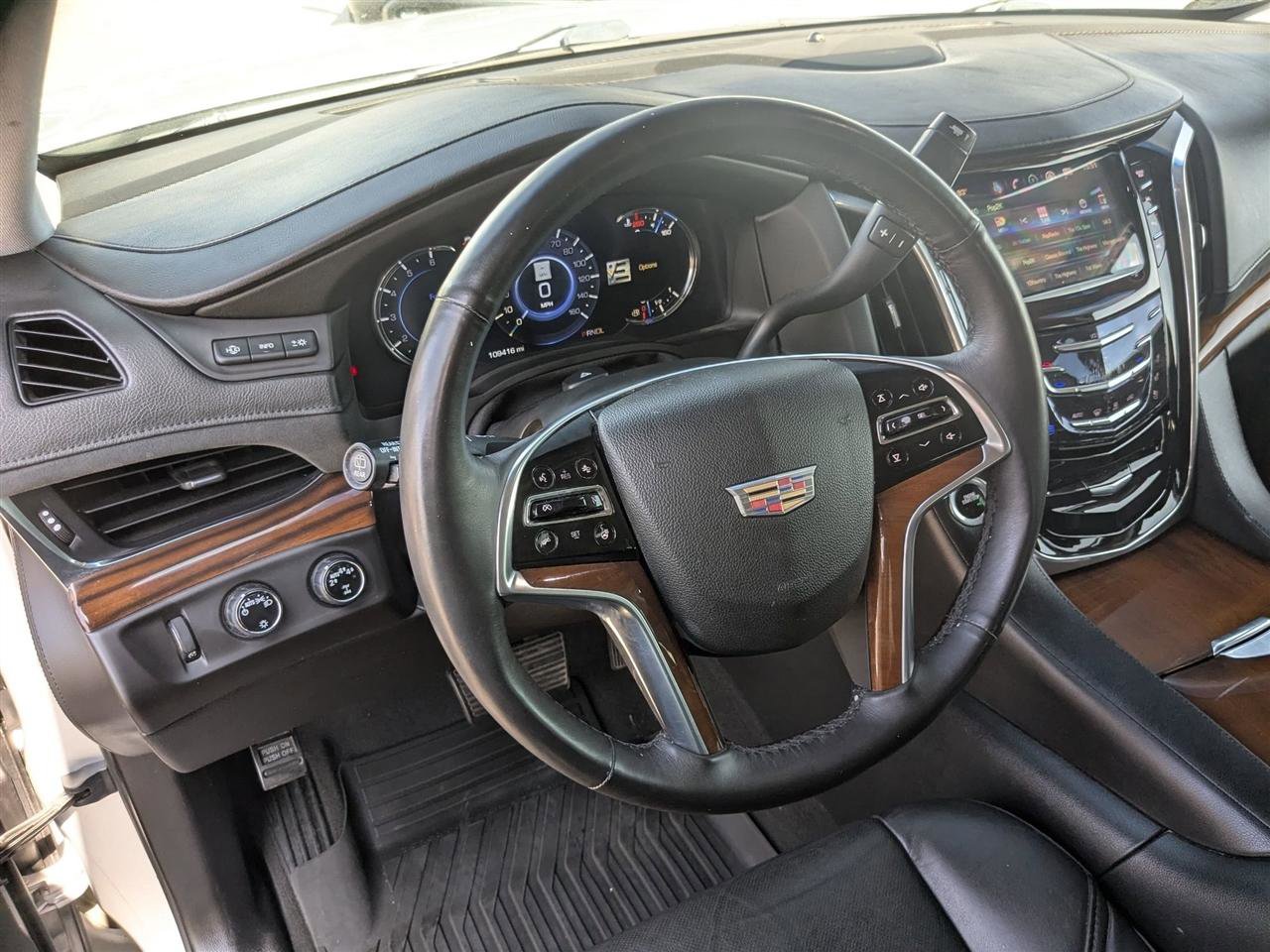 Used 2017 Cadillac Escalade Luxury AWD/4WD image 16