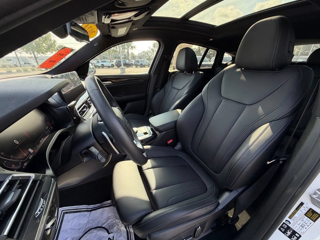 Used 2024 BMW X4 xDrive30i w/ Parking Assistance Package AWD/4WD image 11