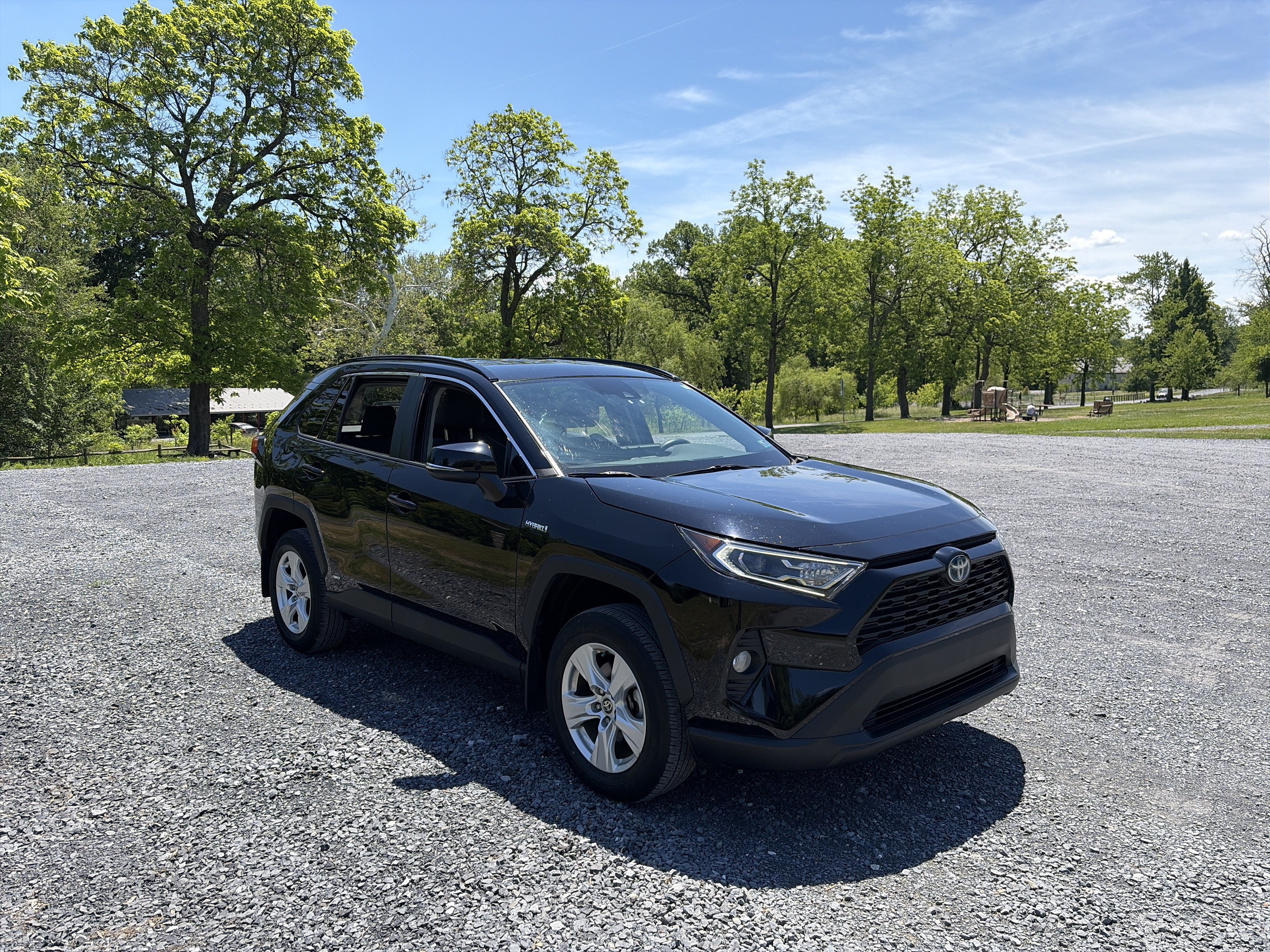 Used 2021 Toyota RAV4 XLE w/ XLE Grade Weather Package AWD/4WD image 3