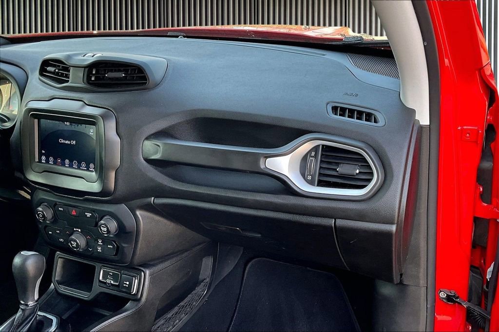 Used 2018 Jeep Renegade Latitude image 18