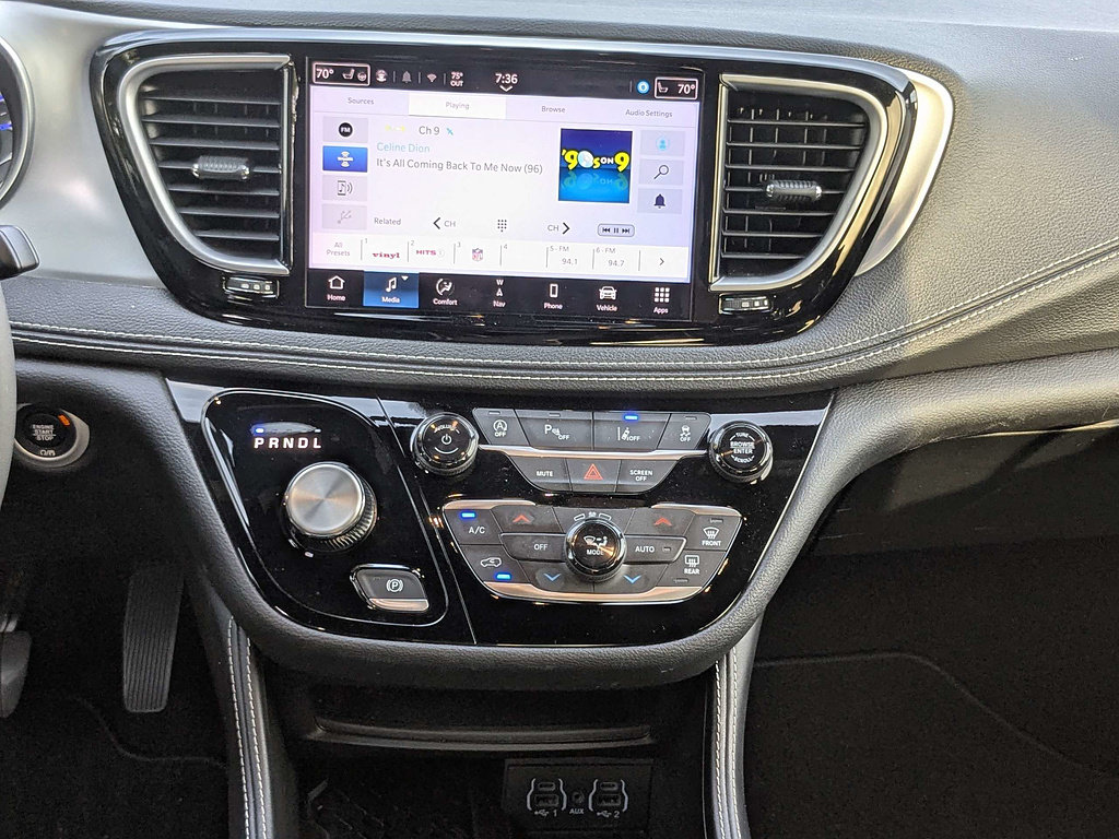 Used 2025 Chrysler Pacifica Limited FWD image 18