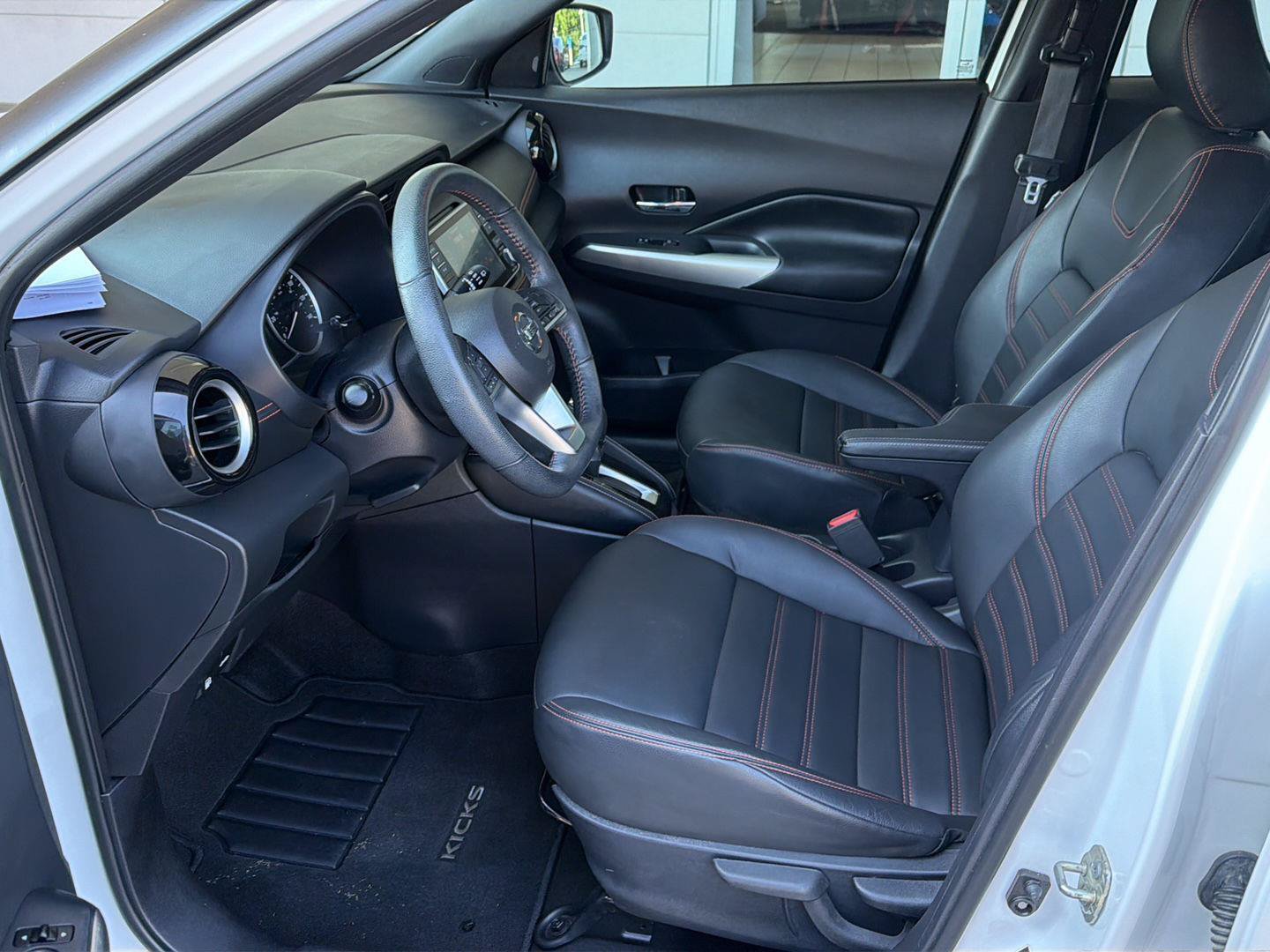 Used 2020 Nissan Kicks SR w/ SR Premium Package FWD image 10