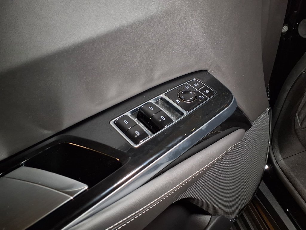 New 2027 Cadillac Escalade Platinum Sport w/ LPO, Floor Liner Package AWD/4WD image 15