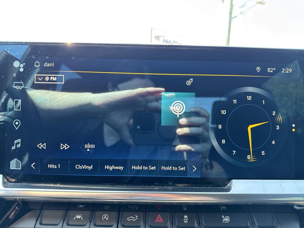 Used 2023 Chevrolet Silverado 1500 LT AWD/4WD image 15