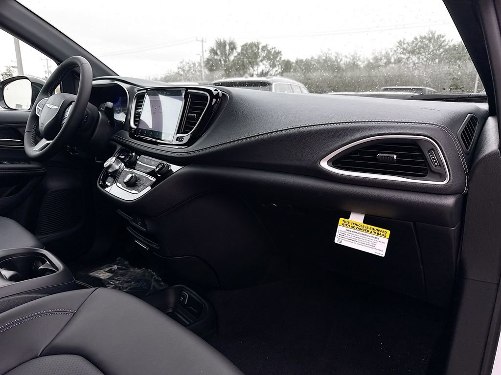 New 2026 Chrysler Pacifica Select FWD image 33
