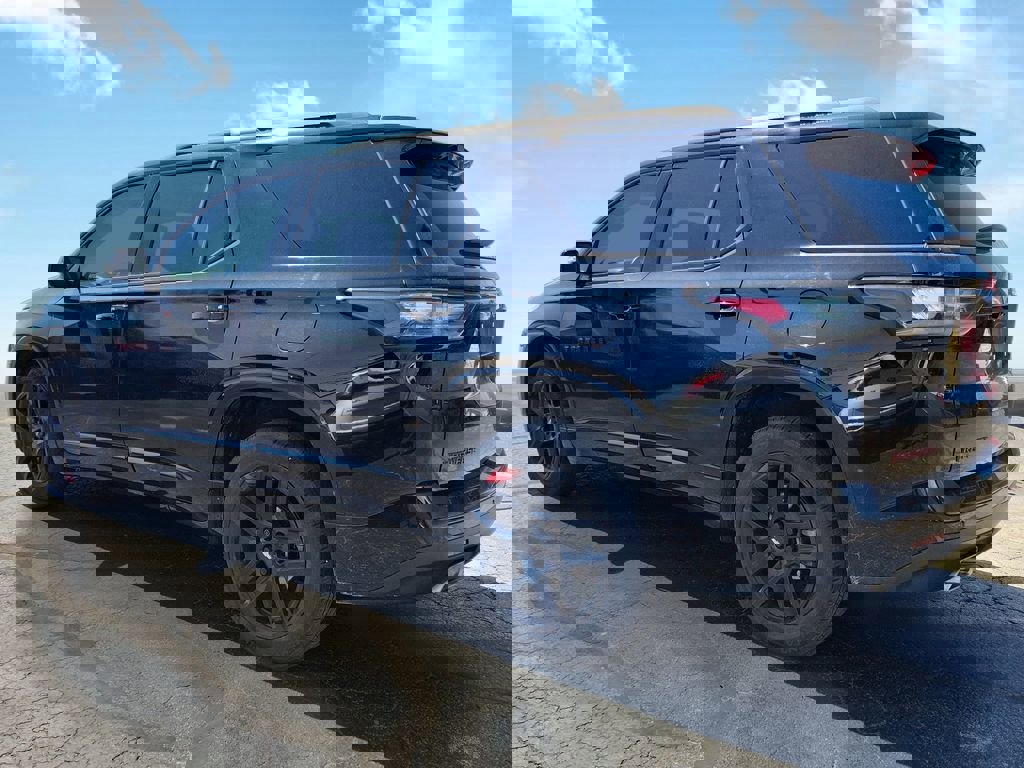 Used 2020 Chevrolet Traverse Premier w/ Redline Edition FWD image 3