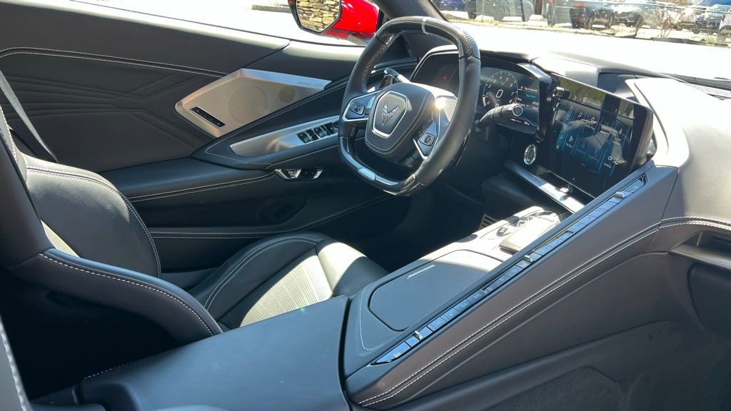 Used 2025 Chevrolet Corvette Z06 RWD image 30