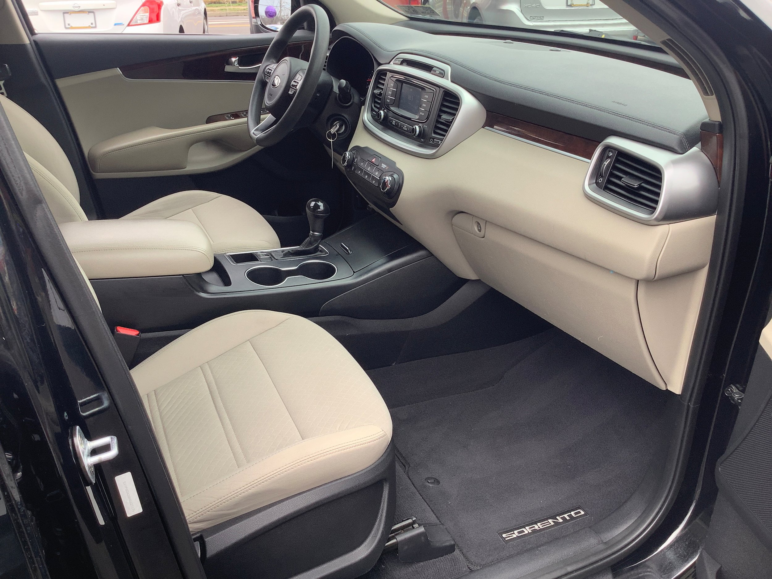 Used 2017 Kia Sorento AWD image 16