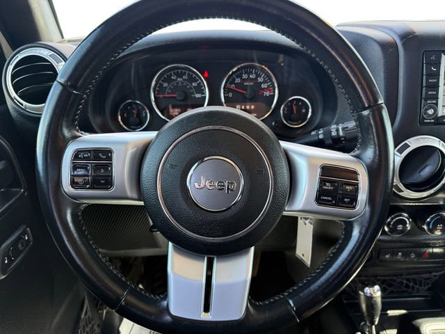 Used 2017 Jeep Wrangler Unlimited Rubicon image 12