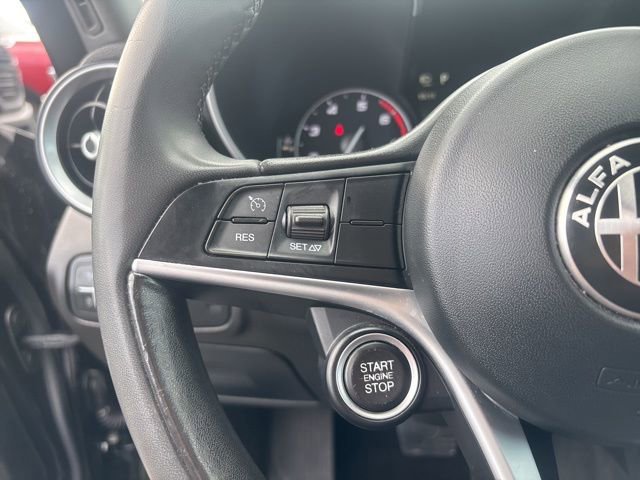 Used 2018 Alfa Romeo Giulia Base image 23