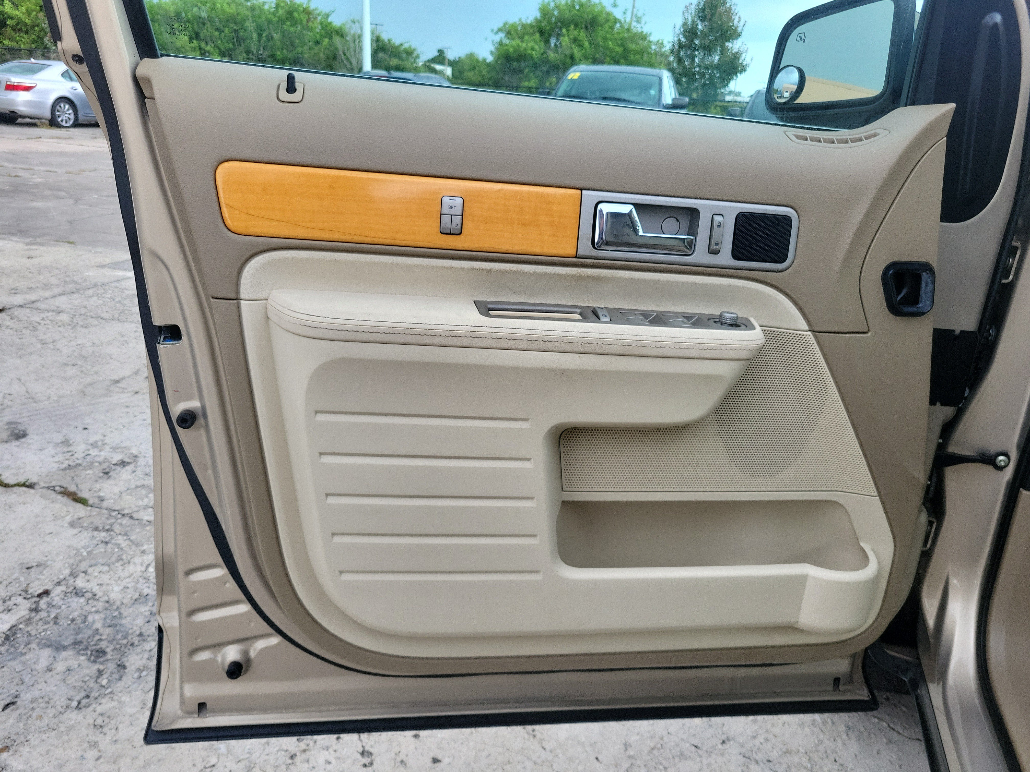 Used 2007 Lincoln MKX 2WD image 14