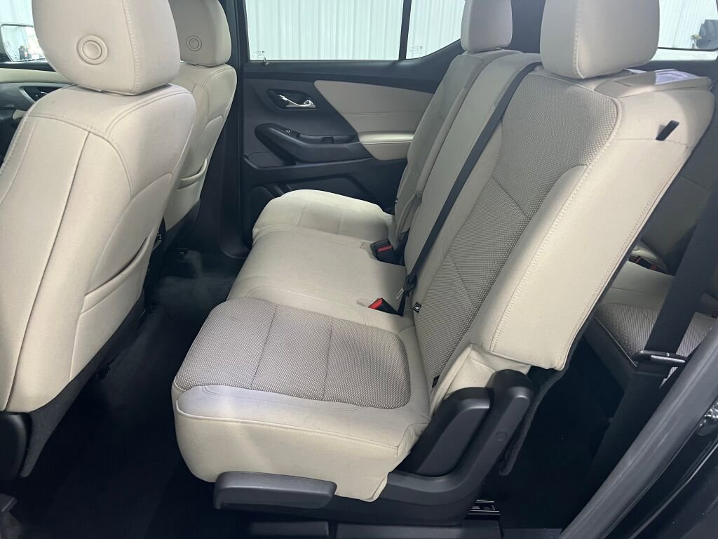 Used 2022 Chevrolet Traverse LS image 6