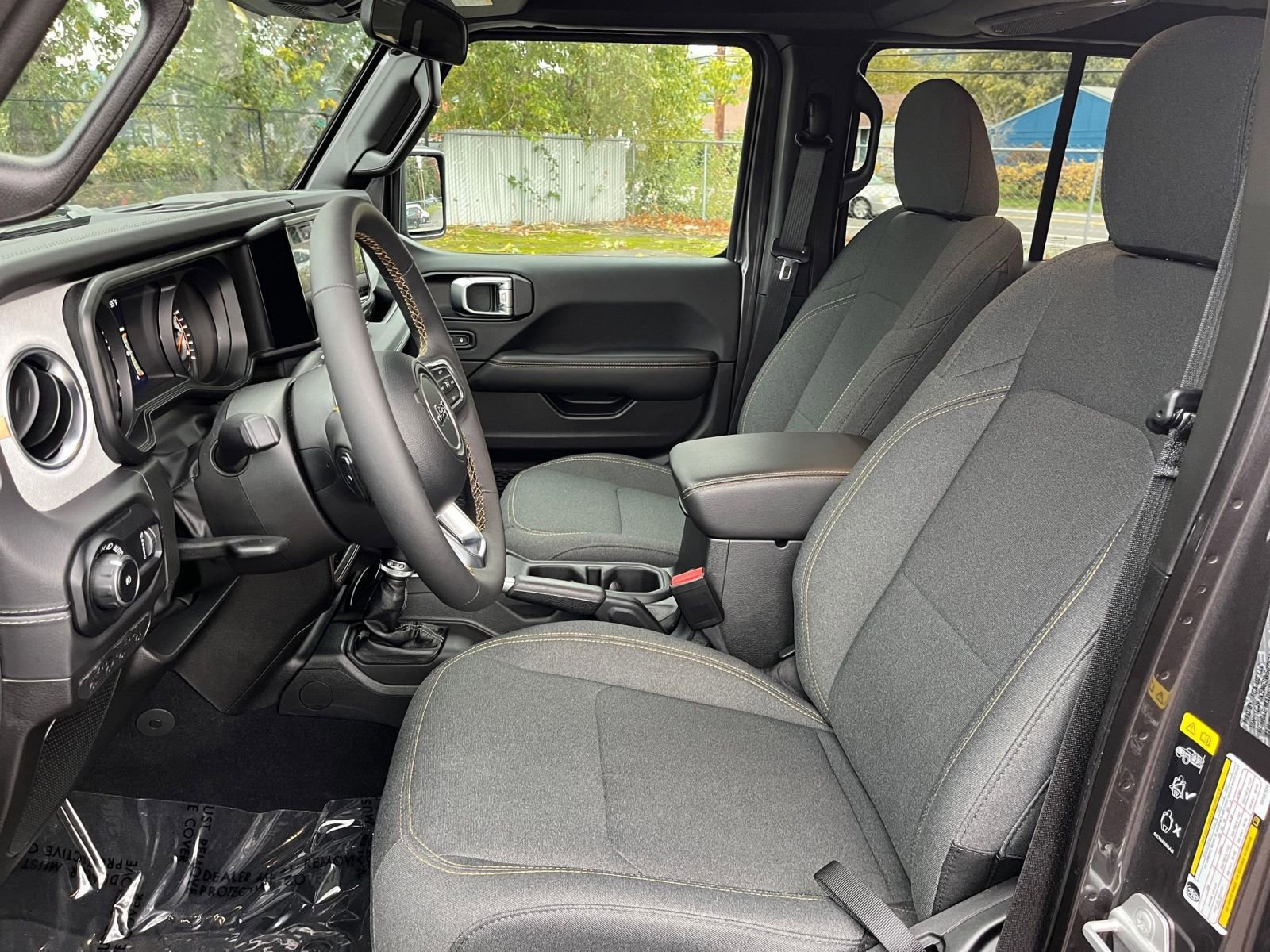 Used 2025 Jeep Wrangler Sahara image 35